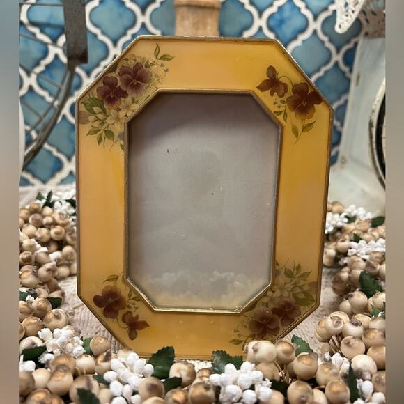 Vintage picture frame The Bucklers Inc. NYC enameled and floral - Picture 1 of 9